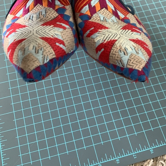 Schutz Grace Anne embroidered tribal pattern slides size 8 - Picture 10 of 12